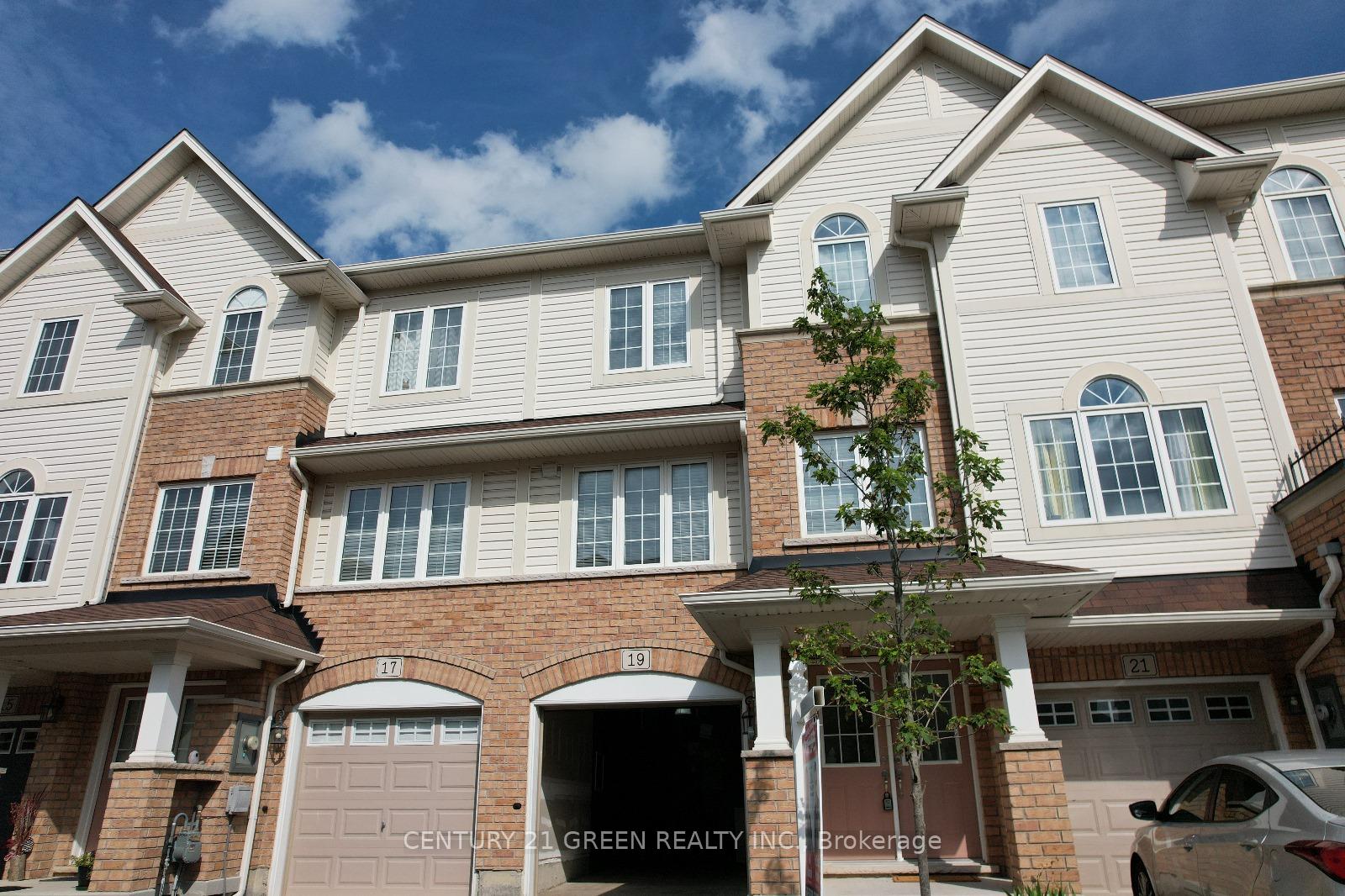 Photo 3 of 19 England Terrace, Hamilton, Stoney Creek Mountain — HOMEH