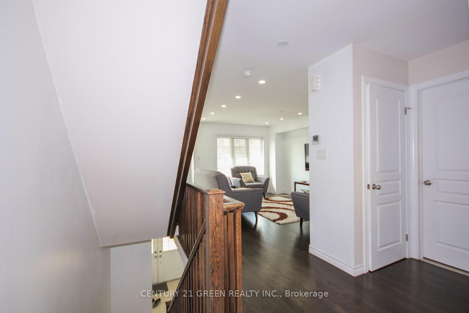 Photo 17 of 19 England Terrace, Hamilton, Stoney Creek Mountain — HOMEH