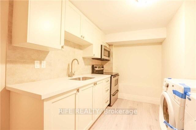 Photo 15 of 9 Gatehead Road, North York, Bayview Village — HOMEH