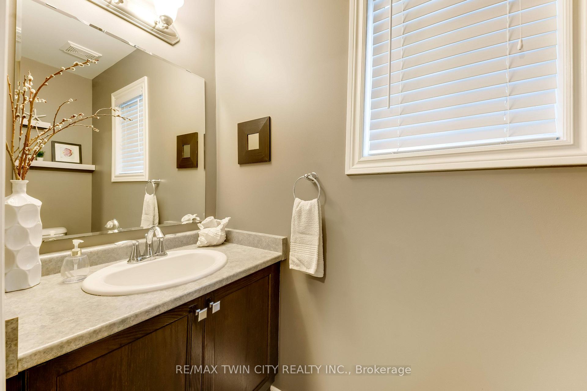 Photo 4 of 143 Riehm Street, Kitchener, Laurentian Hills/Country Hills W — HOMEH
