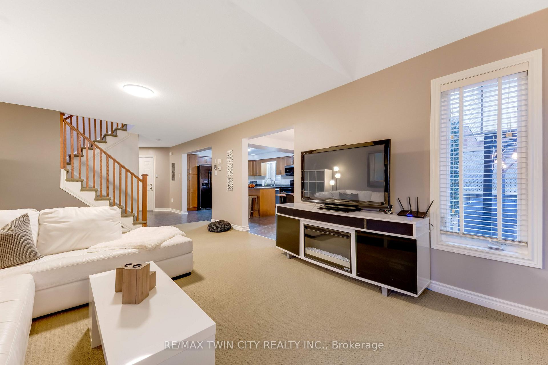 Photo 8 of 143 Riehm Street, Kitchener, Laurentian Hills/Country Hills W — HOMEH