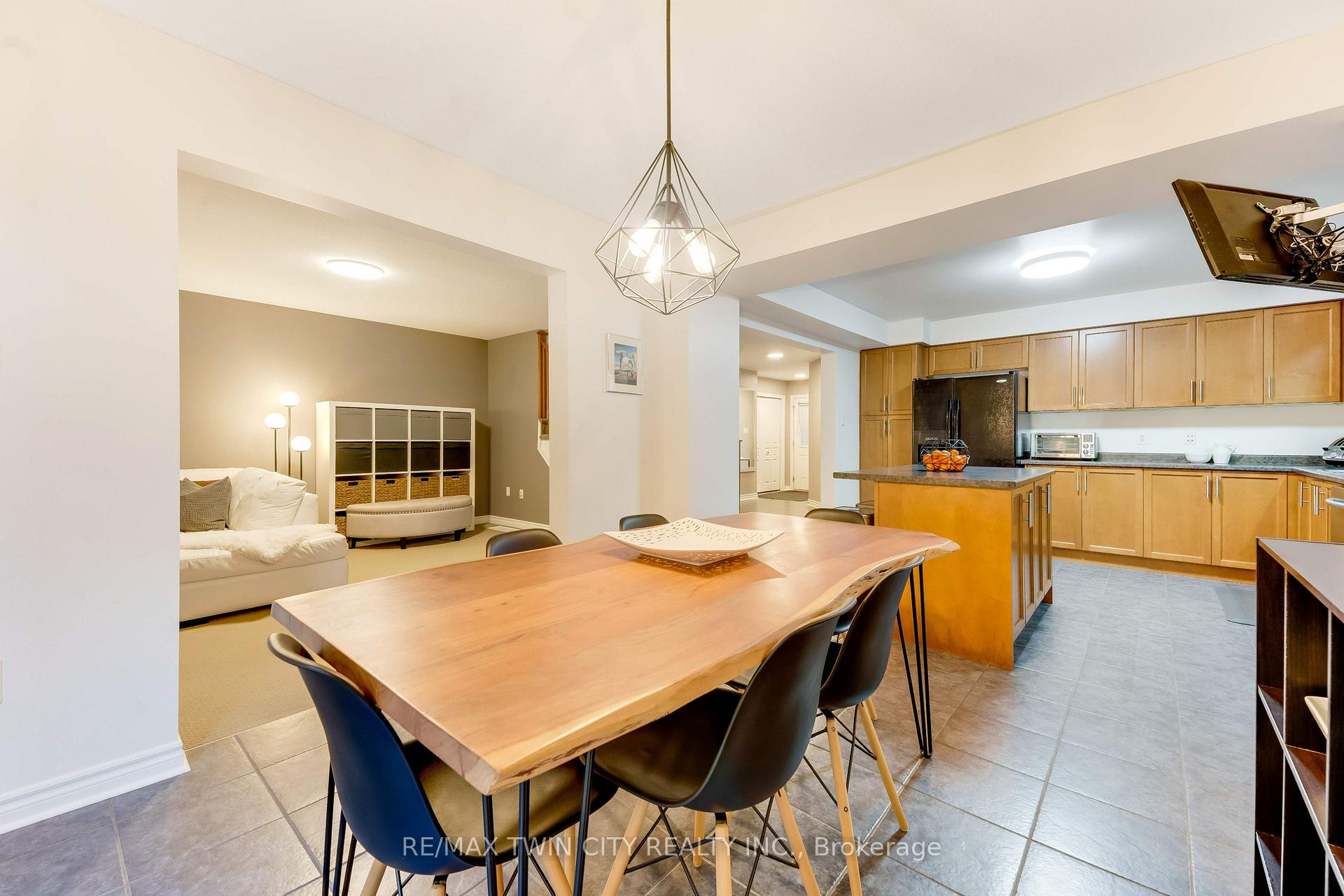 Photo 9 of 143 Riehm Street, Kitchener, Laurentian Hills/Country Hills W — HOMEH