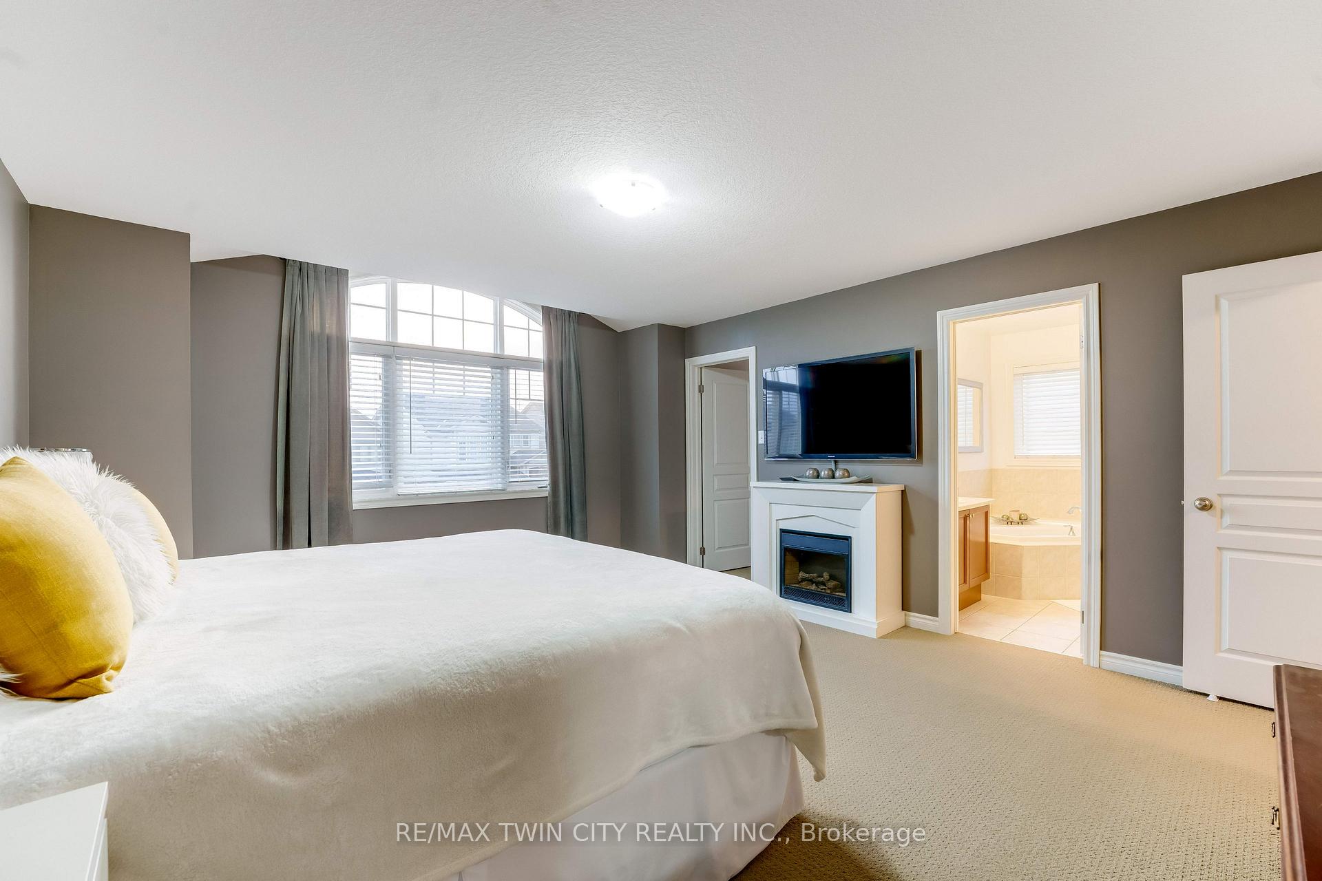 Photo 18 of 143 Riehm Street, Kitchener, Laurentian Hills/Country Hills W — HOMEH