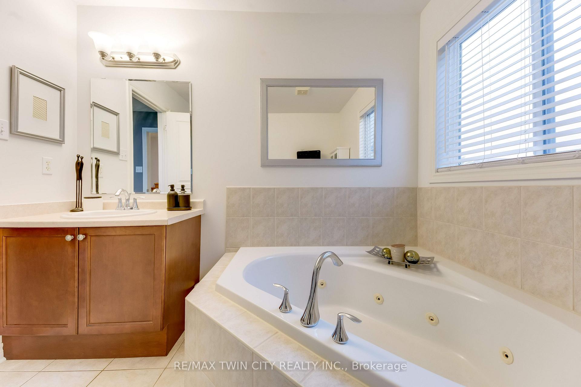 Photo 21 of 143 Riehm Street, Kitchener, Laurentian Hills/Country Hills W — HOMEH