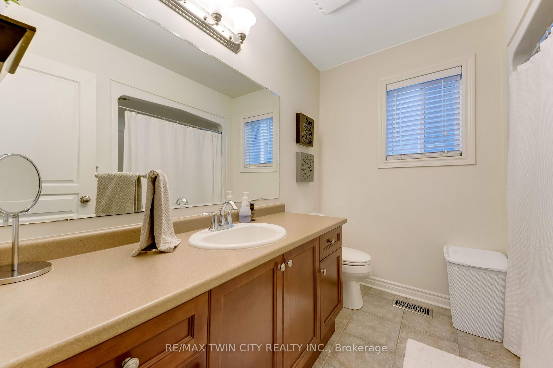 Photo 26 of 143 Riehm Street, Kitchener, Laurentian Hills/Country Hills W — HOMEH