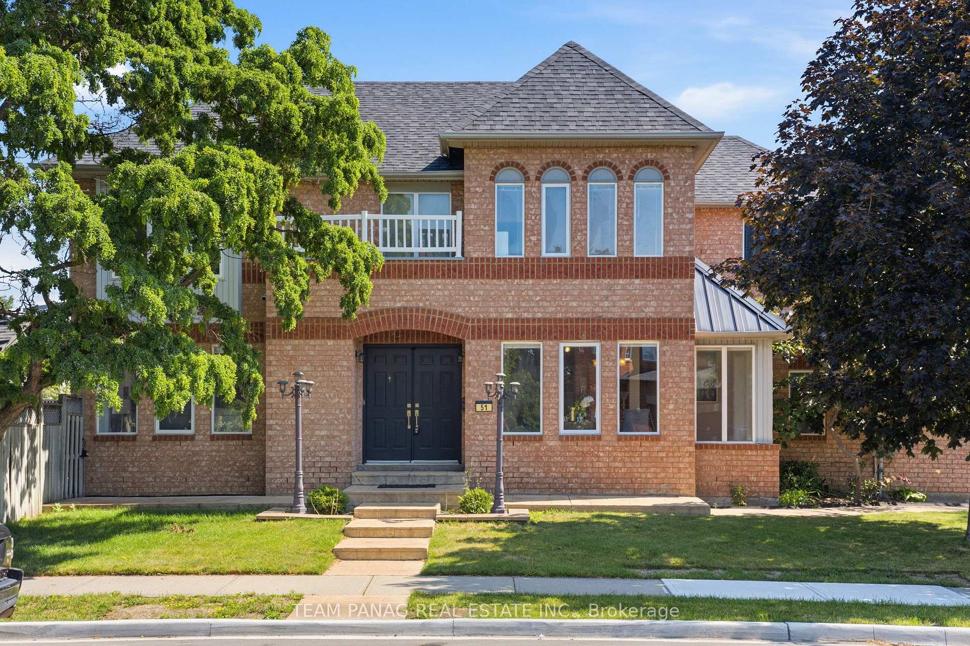 Photo 2 of 51 Pebblestone Circle, Brampton, Brampton West — HOMEH