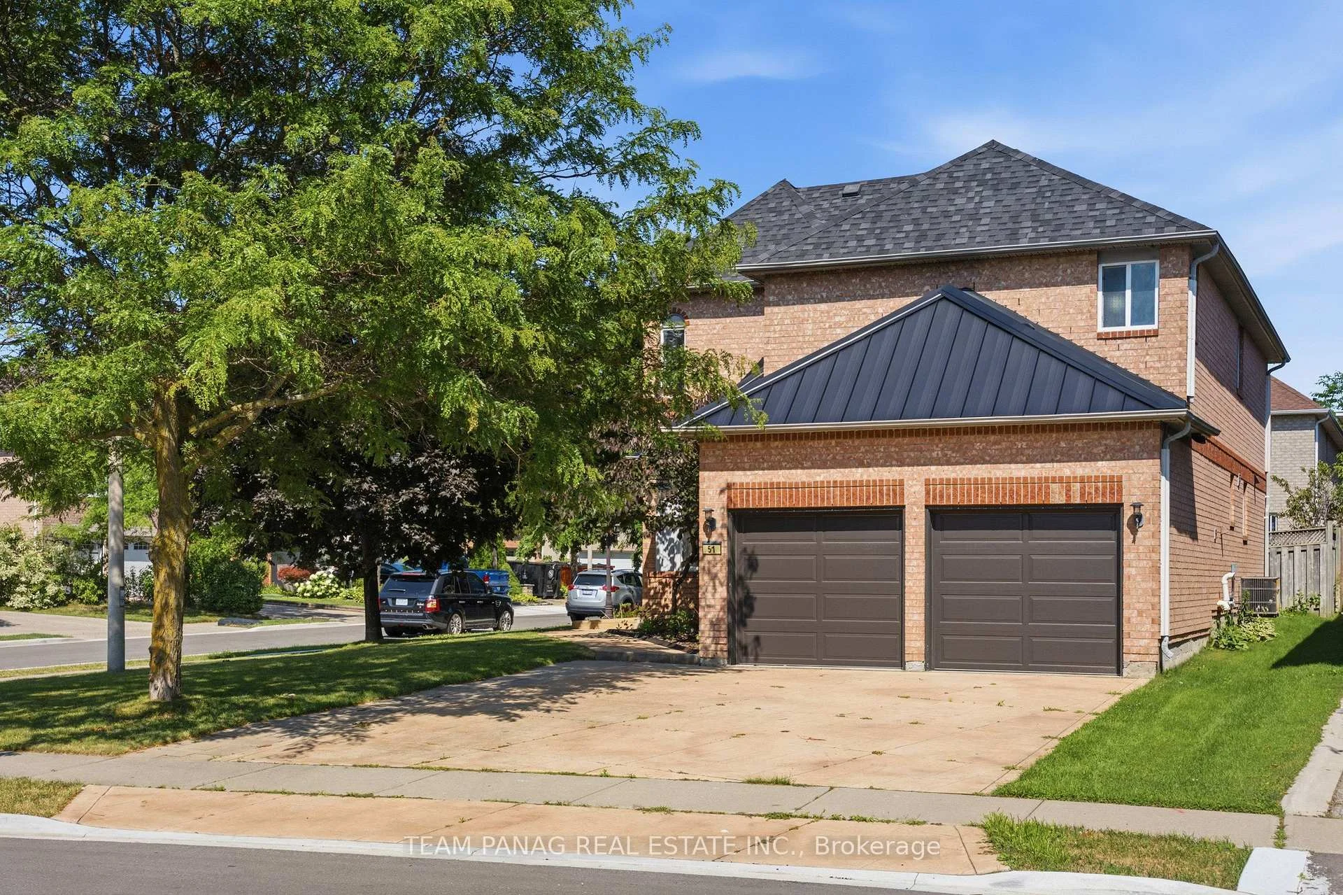 Photo 3 of 51 Pebblestone Circle, Brampton, Brampton West — HOMEH