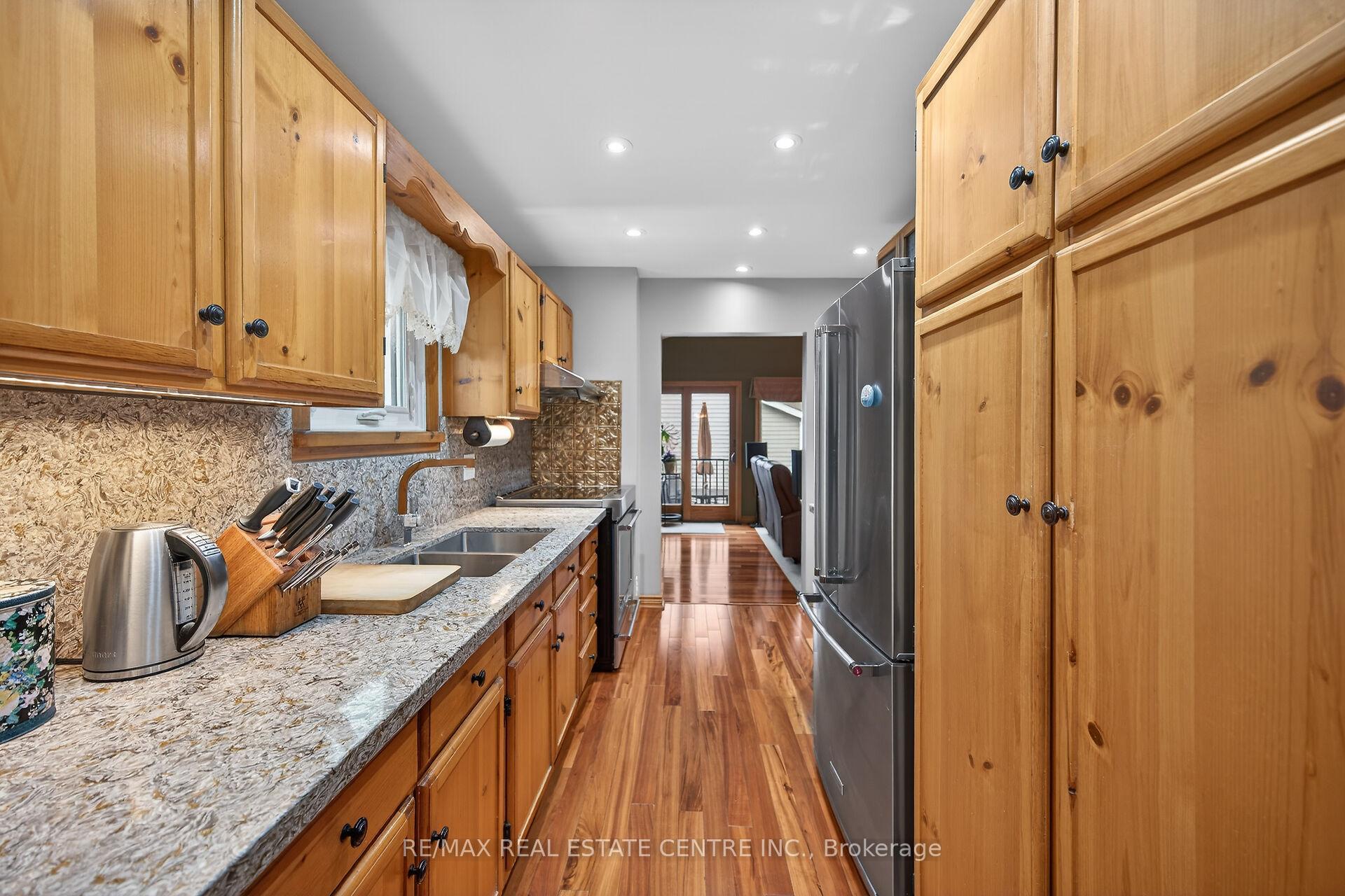 Photo 16 of 3 Second Street S, Hamilton, Stoney Creek — HOMEH