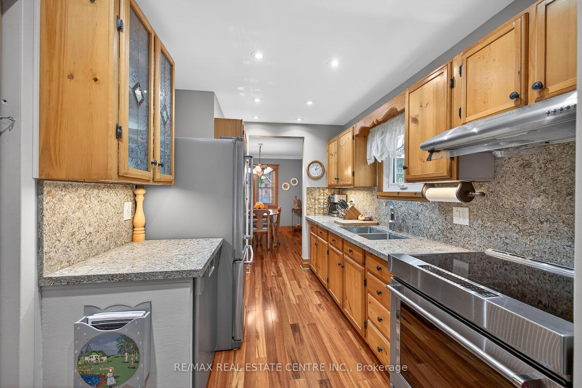 Photo 17 of 3 Second Street S, Hamilton, Stoney Creek — HOMEH