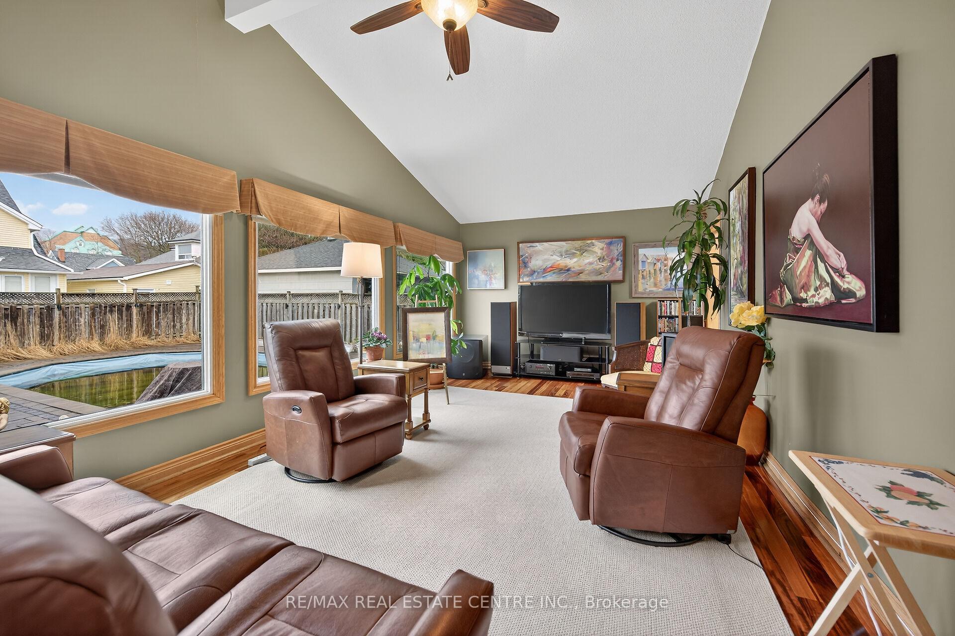 Photo 22 of 3 Second Street S, Hamilton, Stoney Creek — HOMEH