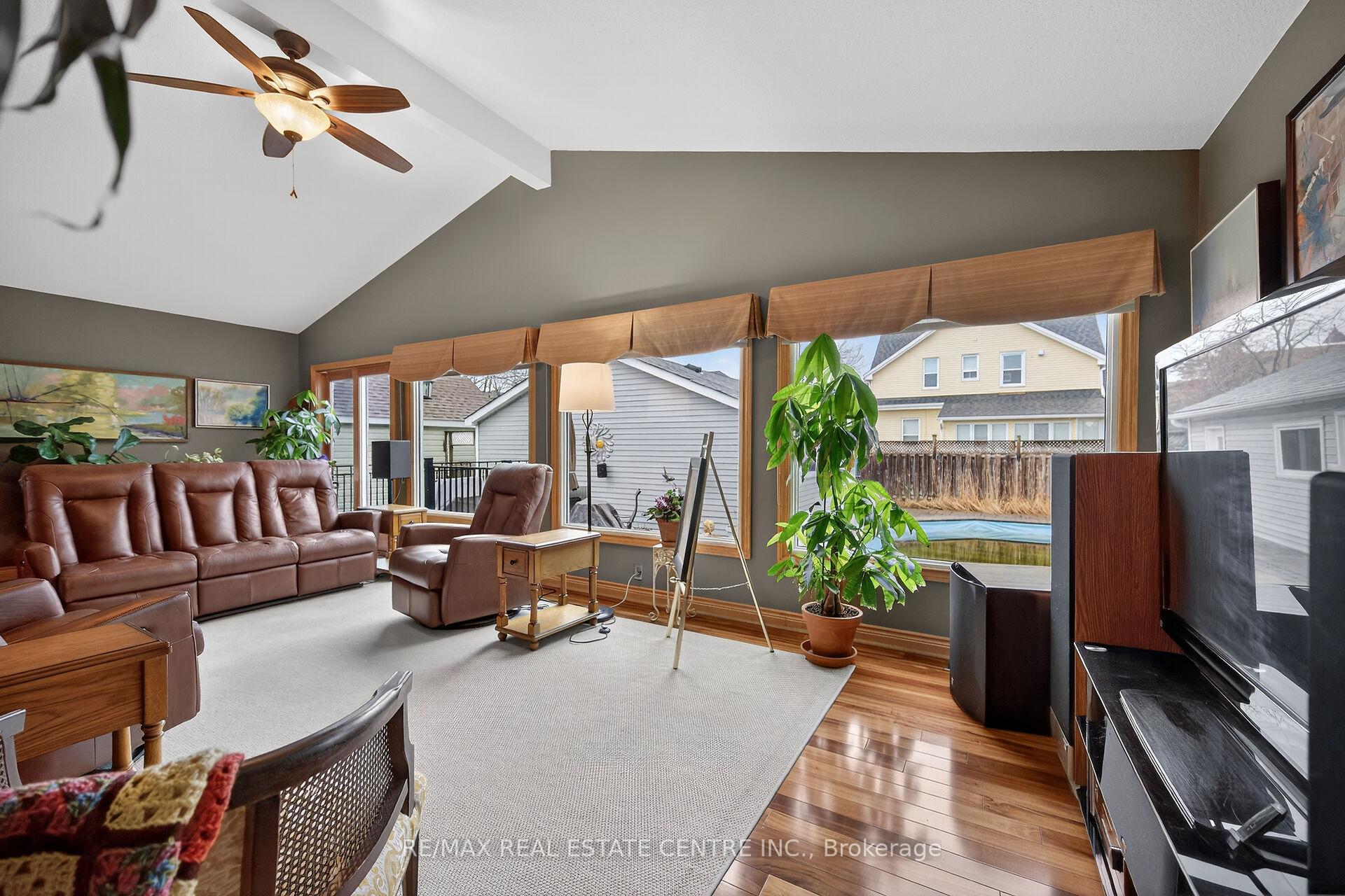 Photo 24 of 3 Second Street S, Hamilton, Stoney Creek — HOMEH