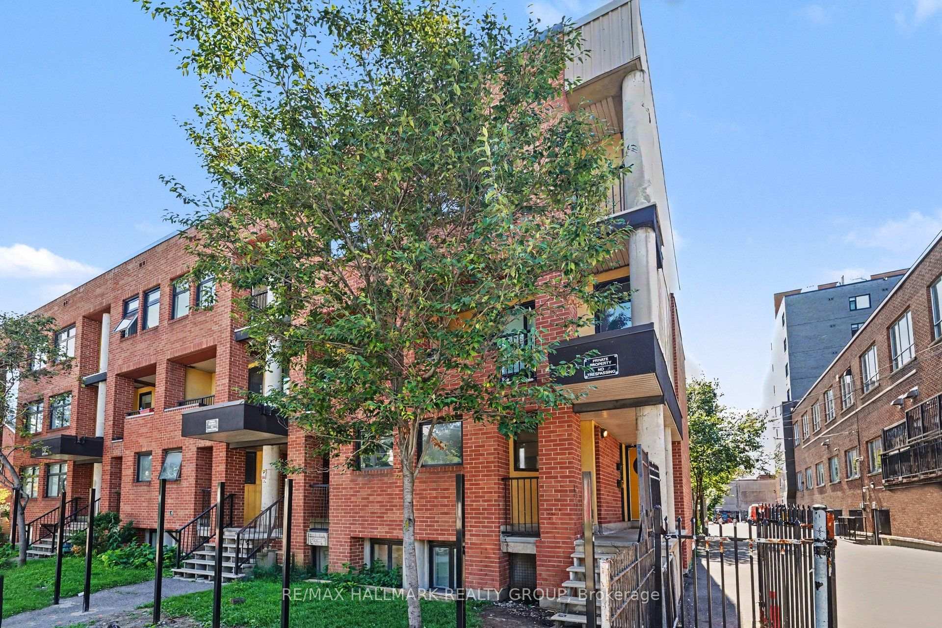 Front of 260 King Edward Avenue