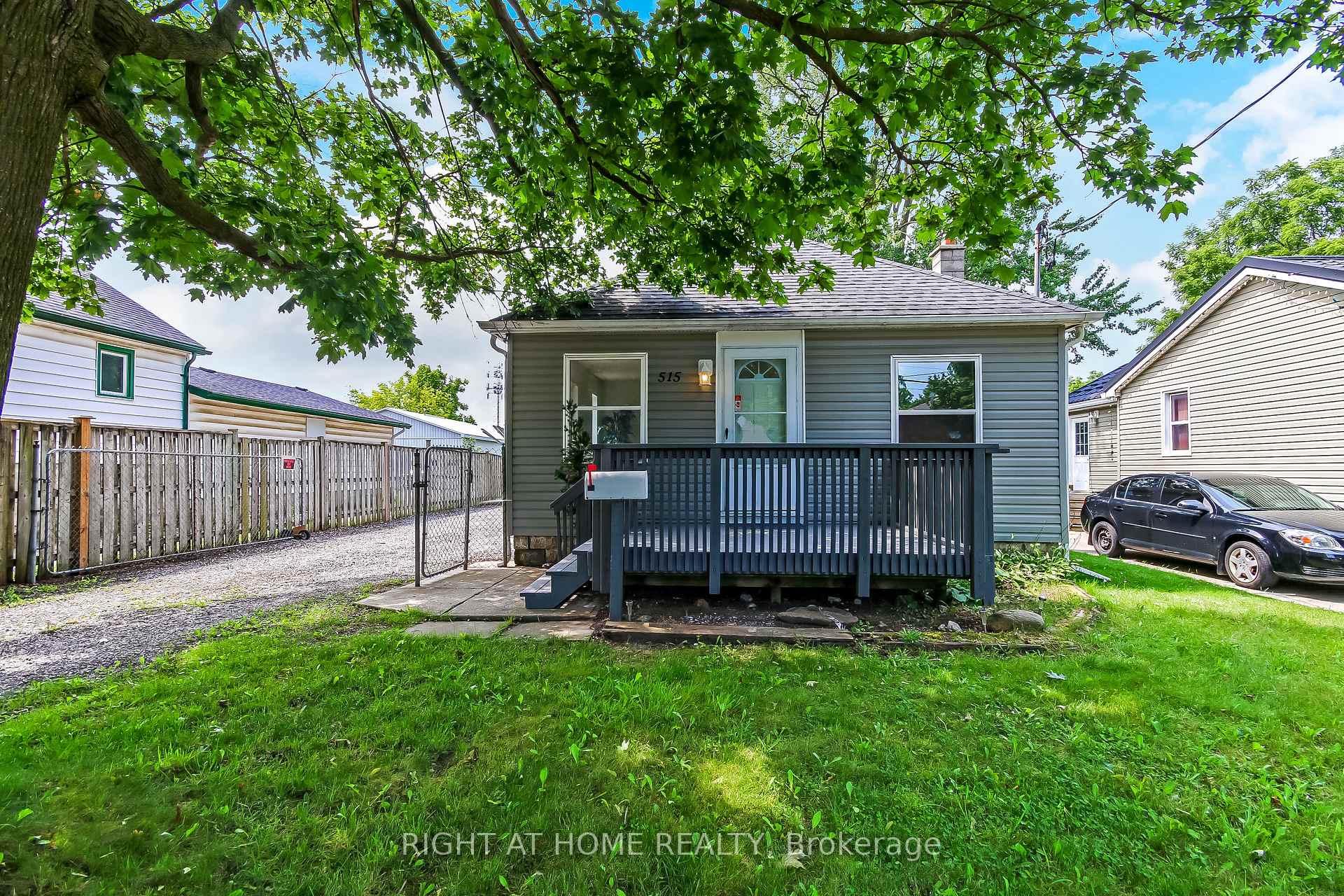 Photo 2 of 515 Third Street, London, East H — HOMEH