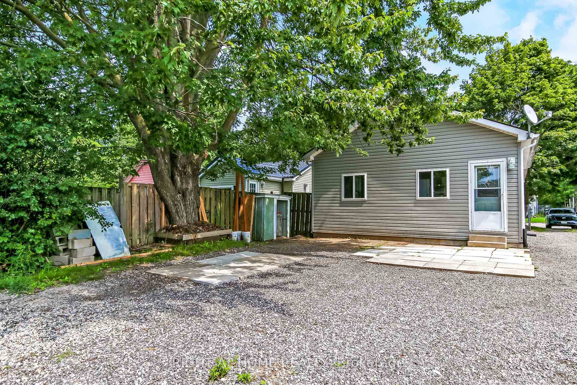 Photo 5 of 515 Third Street, London, East H — HOMEH