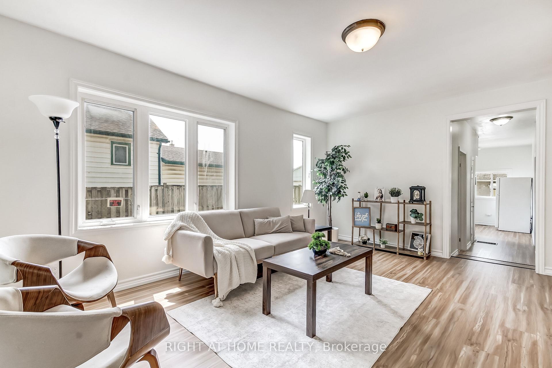 Photo 6 of 515 Third Street, London, East H — HOMEH