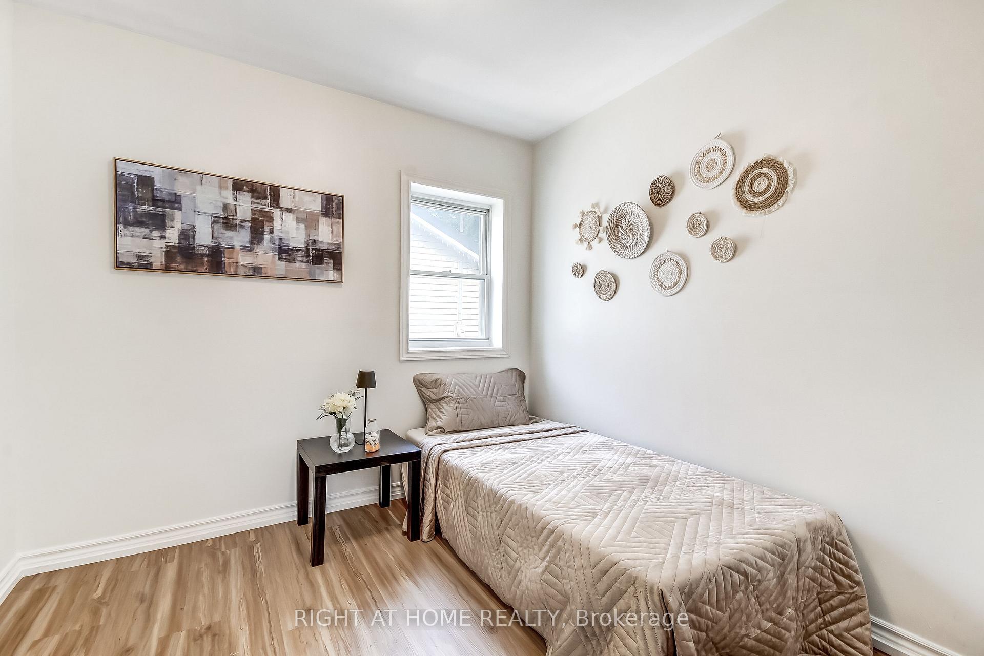 Photo 8 of 515 Third Street, London, East H — HOMEH