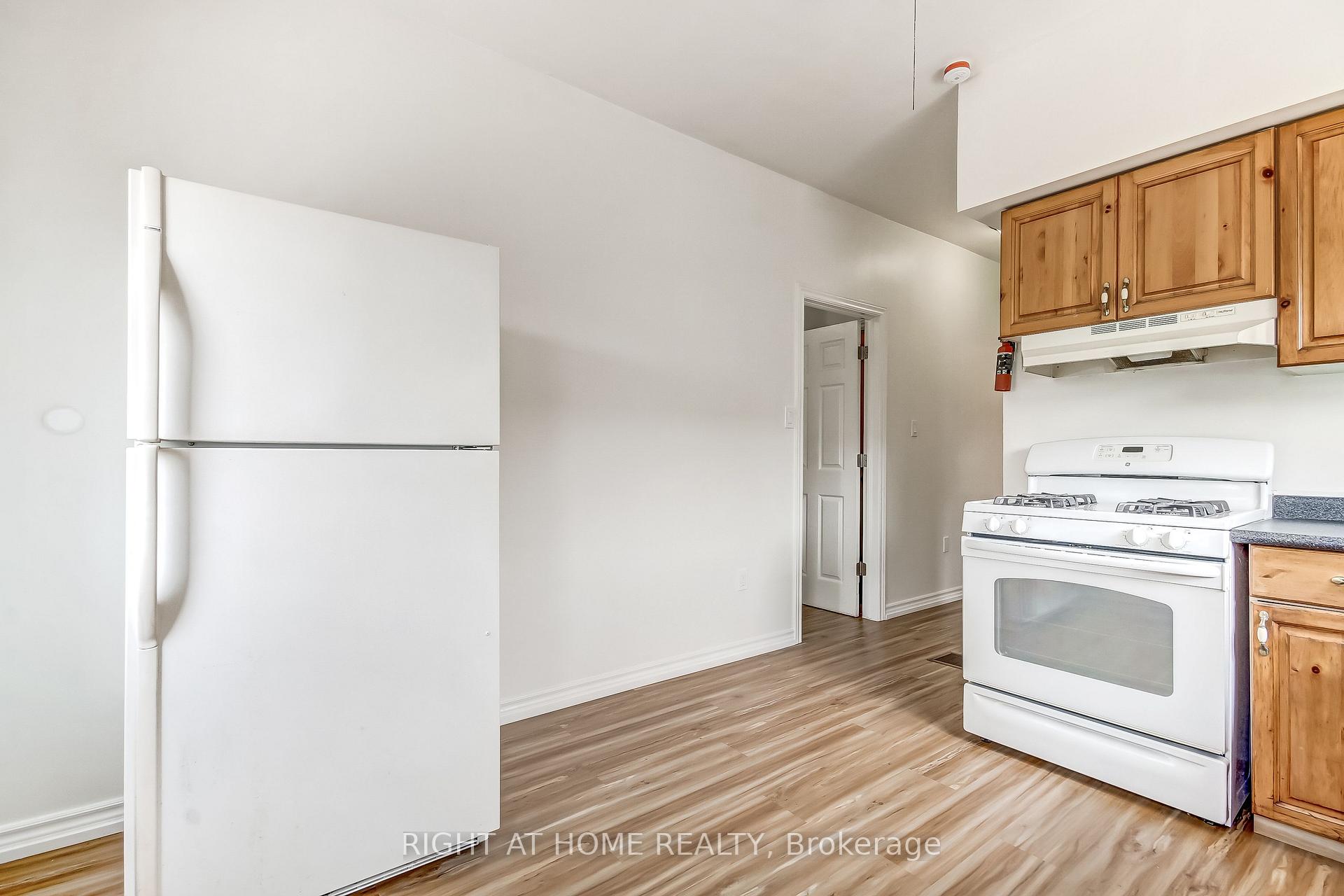 Photo 13 of 515 Third Street, London, East H — HOMEH