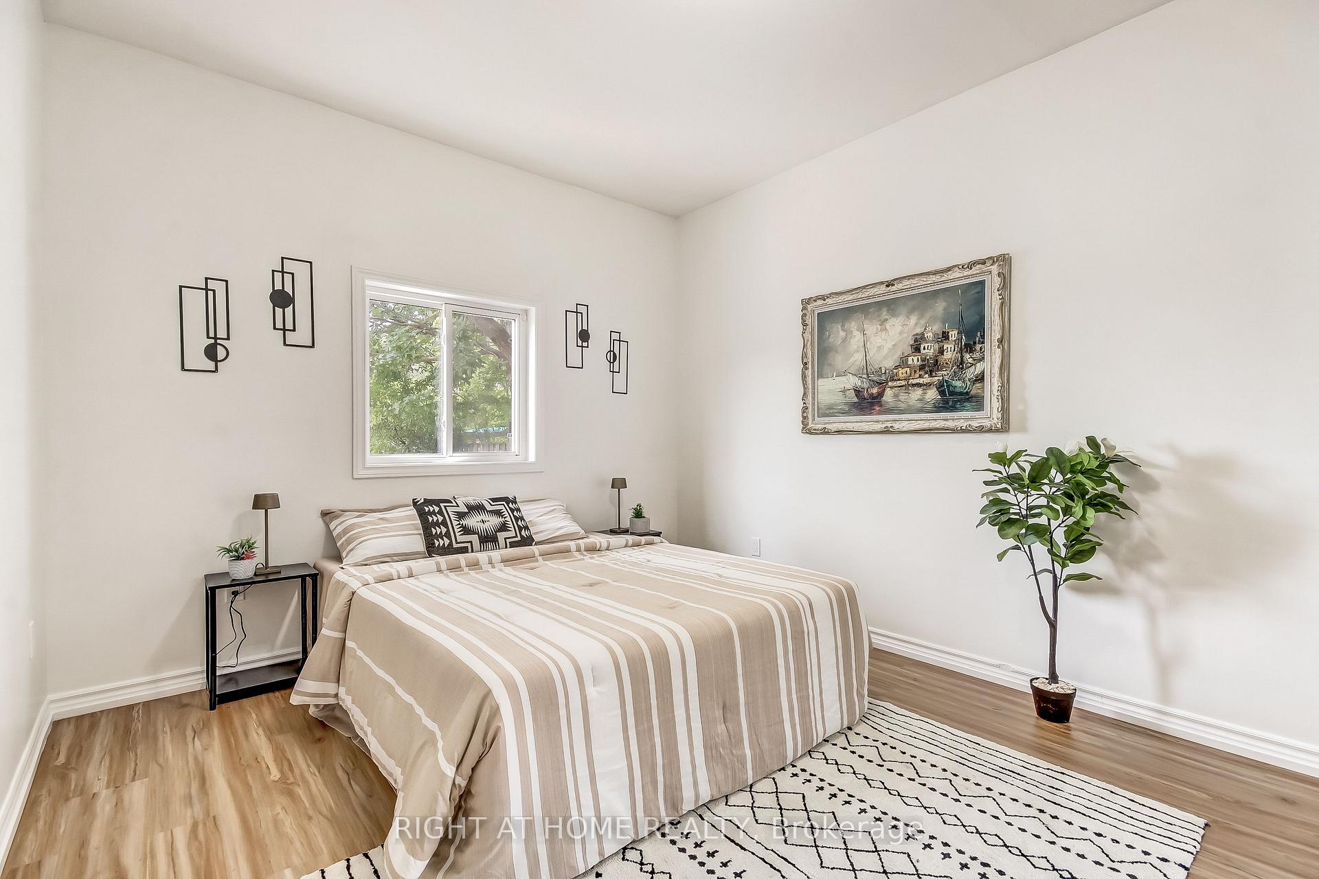 Photo 14 of 515 Third Street, London, East H — HOMEH