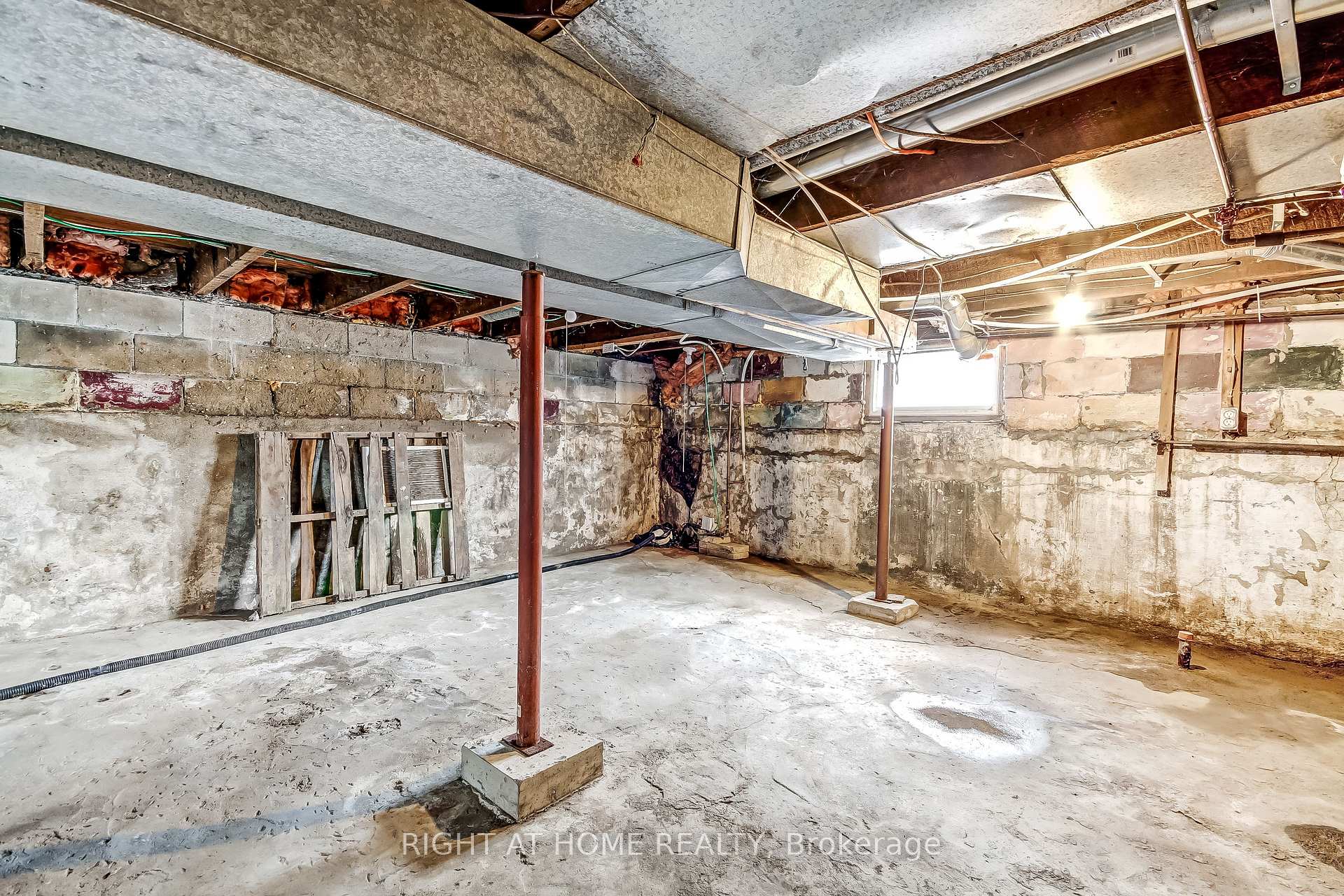 Photo 17 of 515 Third Street, London, East H — HOMEH