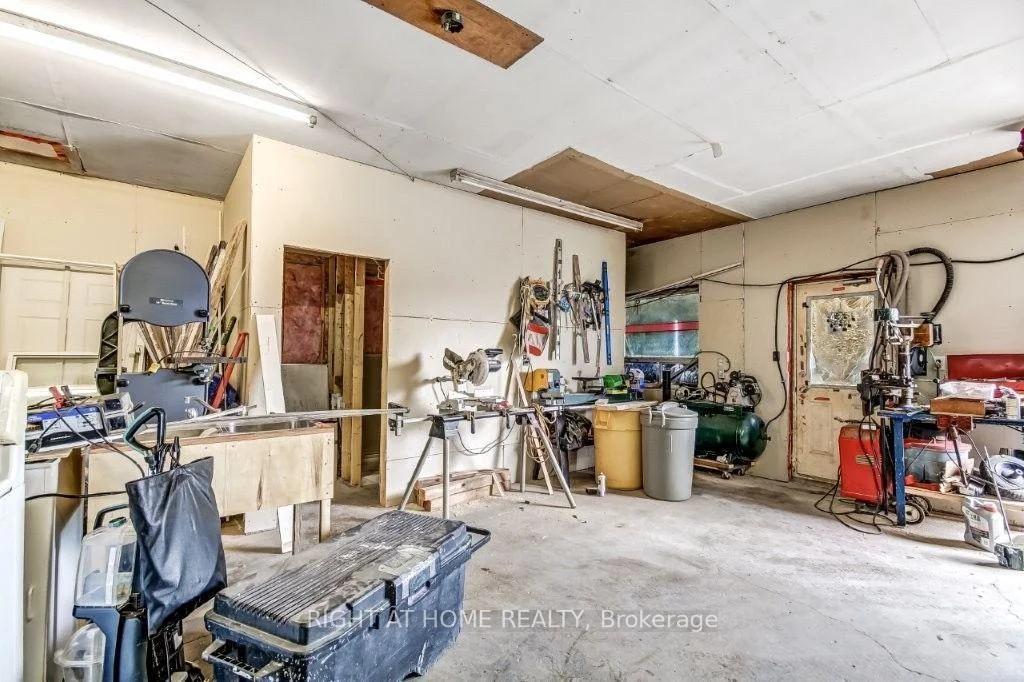 Photo 18 of 515 Third Street, London, East H — HOMEH