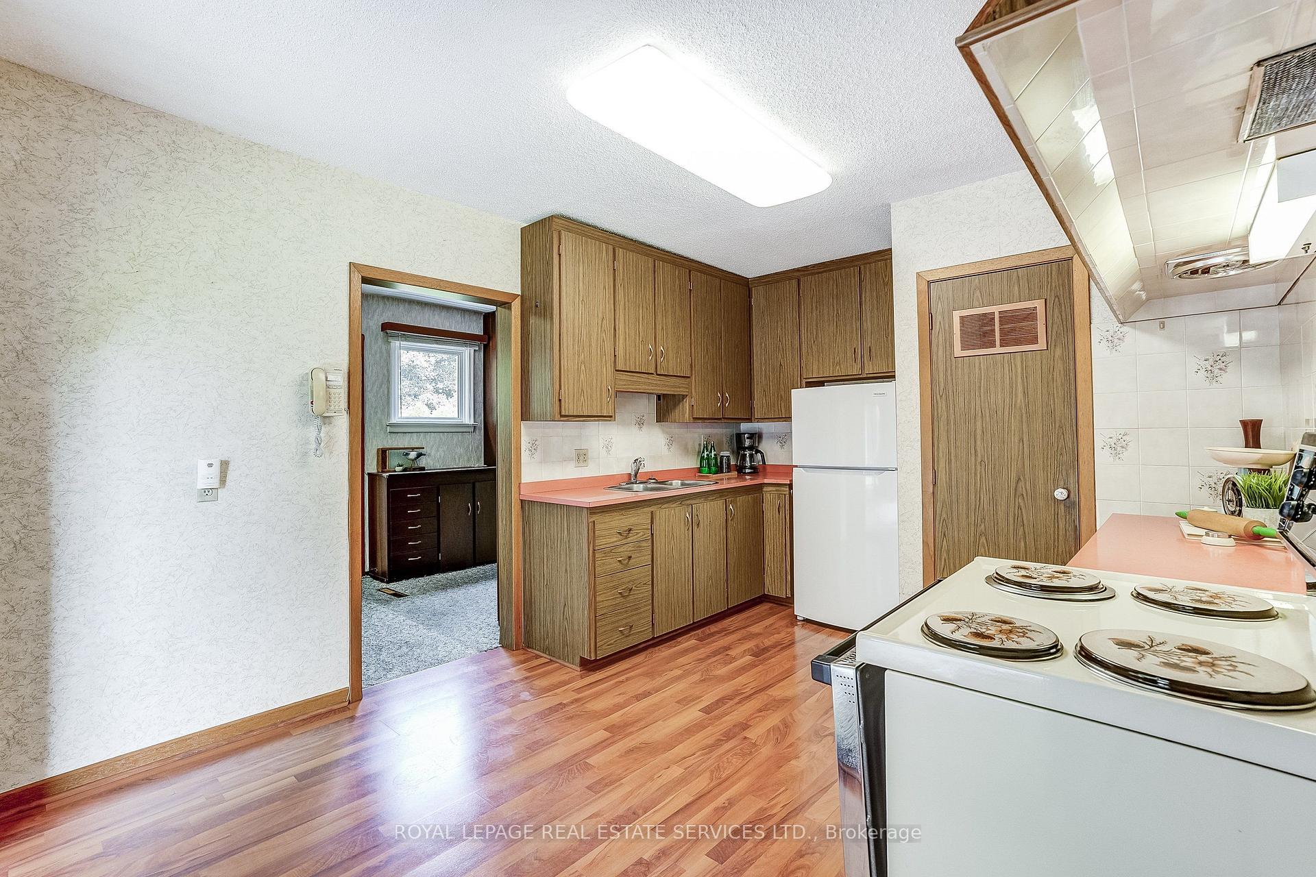 Photo 9 of 4 Sora Drive, Mississauga, Streetsville — HOMEH