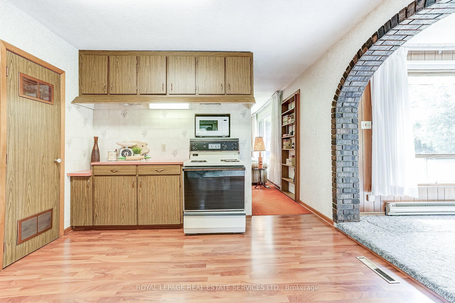 Photo 10 of 4 Sora Drive, Mississauga, Streetsville — HOMEH