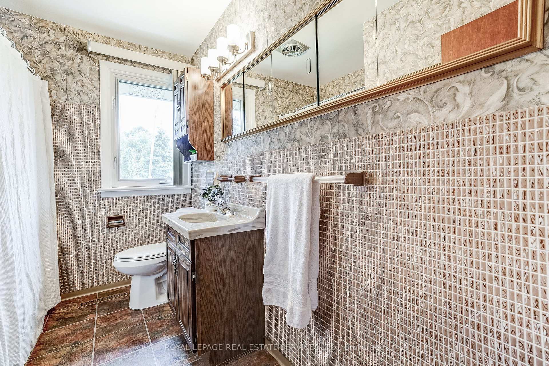 Photo 18 of 4 Sora Drive, Mississauga, Streetsville — HOMEH
