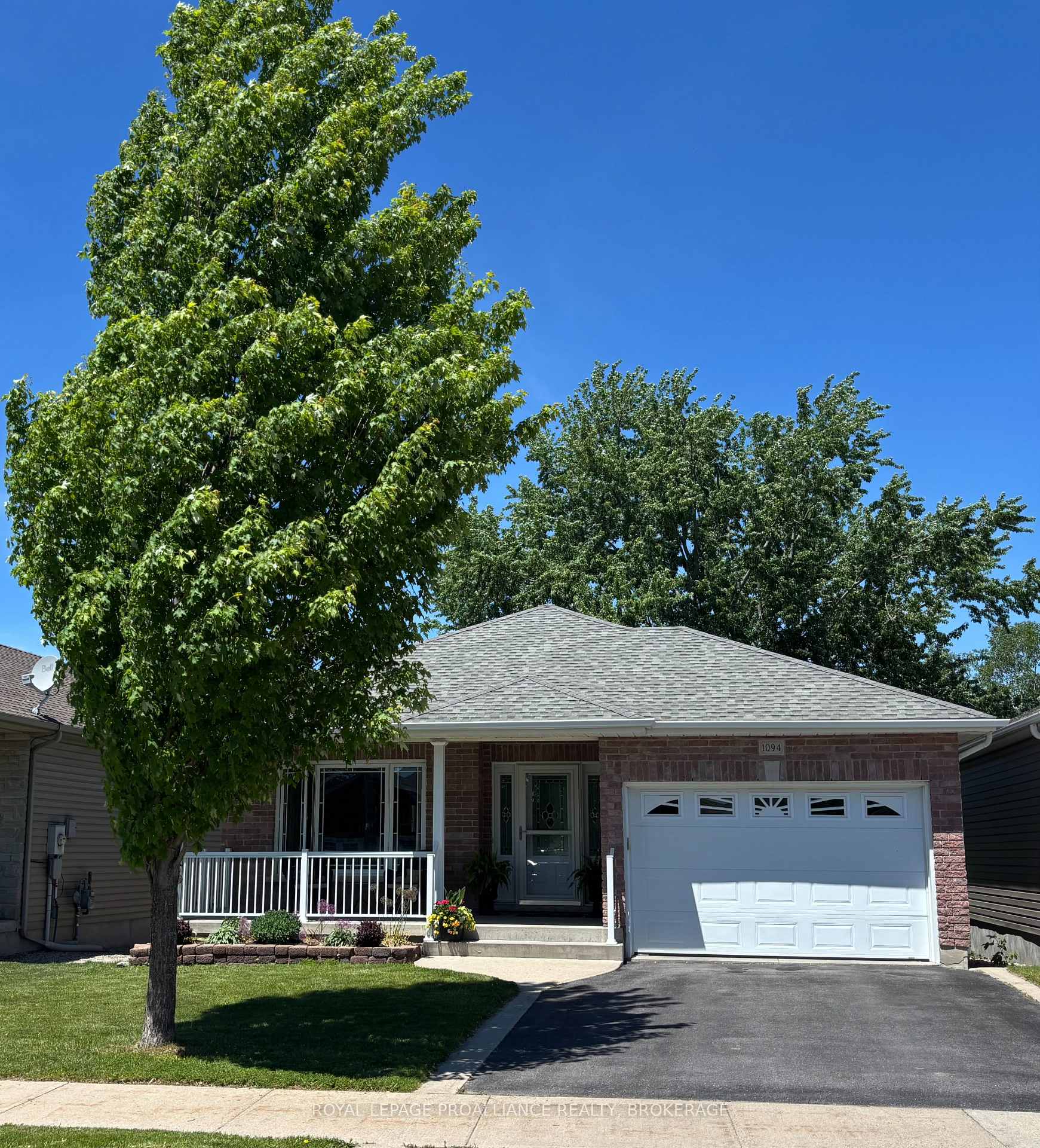Photo 2 of 1094 Crossfield Avenue, Kingston, City Northwest — HOMEH