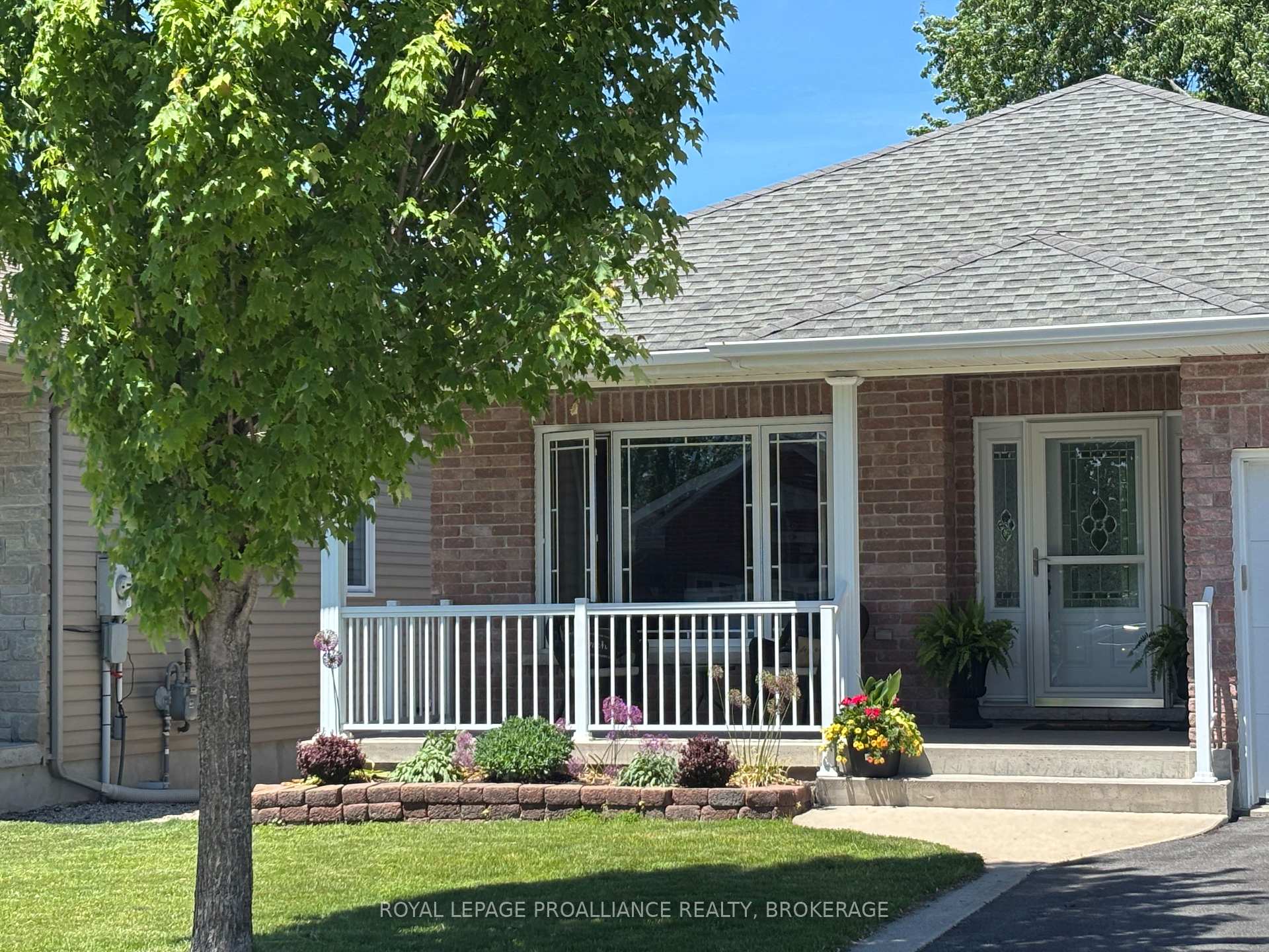Photo 3 of 1094 Crossfield Avenue, Kingston, City Northwest — HOMEH
