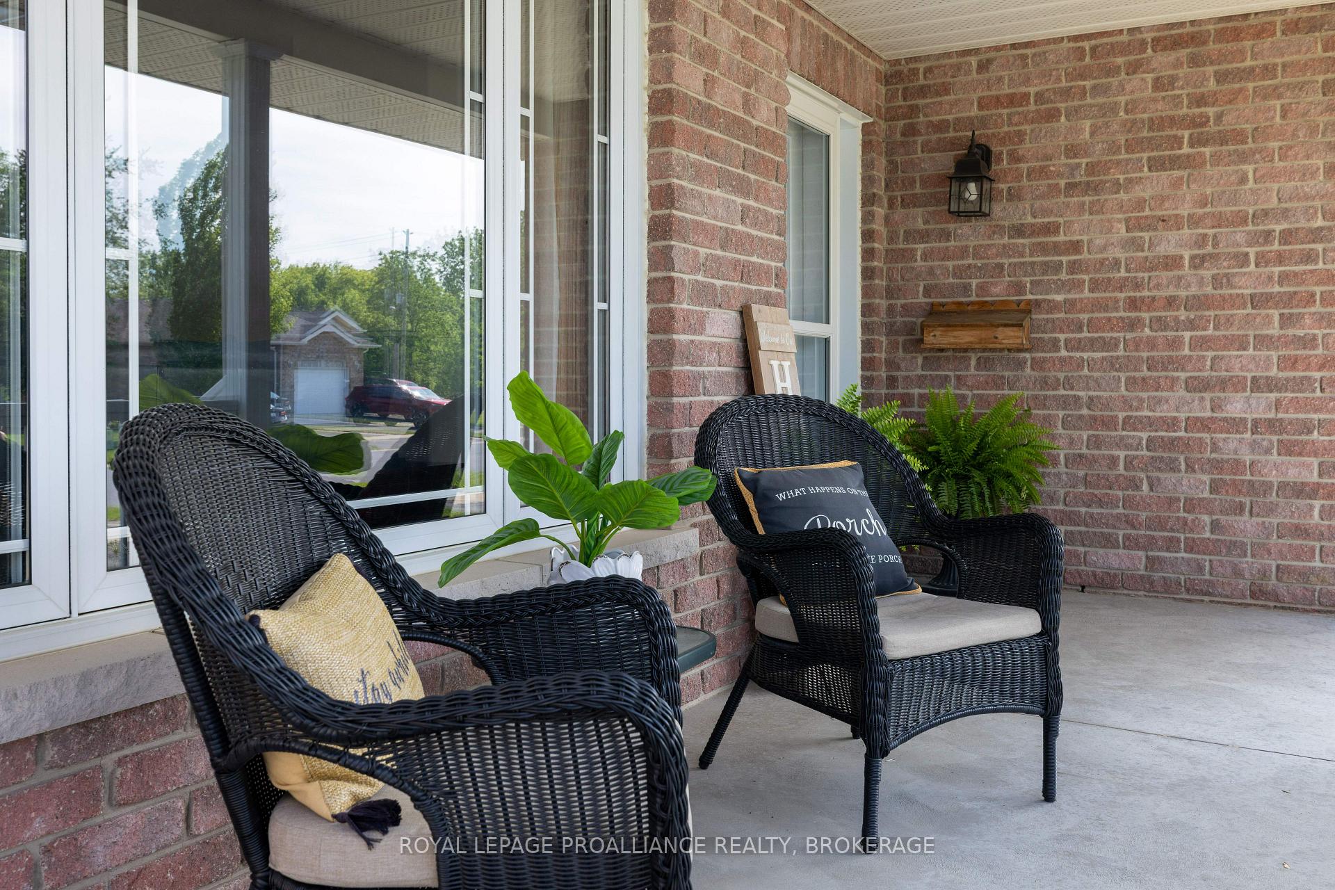 Photo 4 of 1094 Crossfield Avenue, Kingston, City Northwest — HOMEH