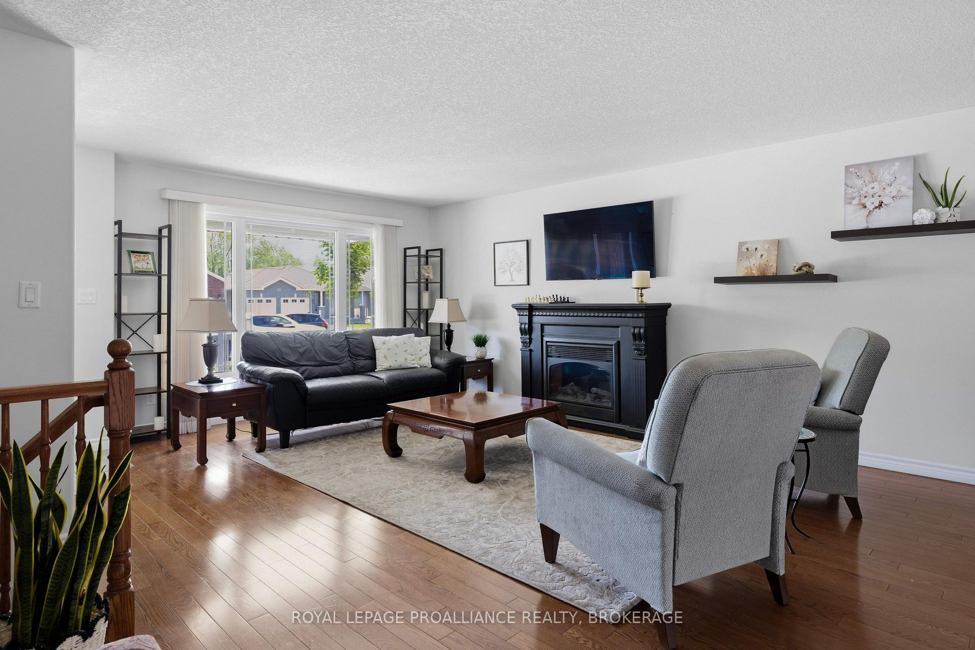 Photo 8 of 1094 Crossfield Avenue, Kingston, City Northwest — HOMEH