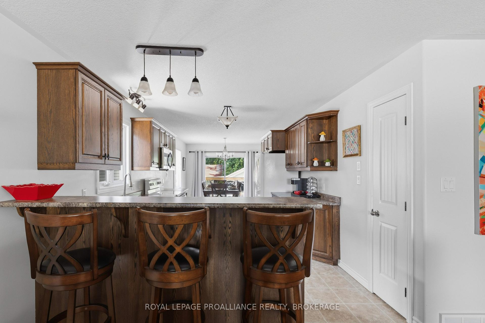 Photo 10 of 1094 Crossfield Avenue, Kingston, City Northwest — HOMEH