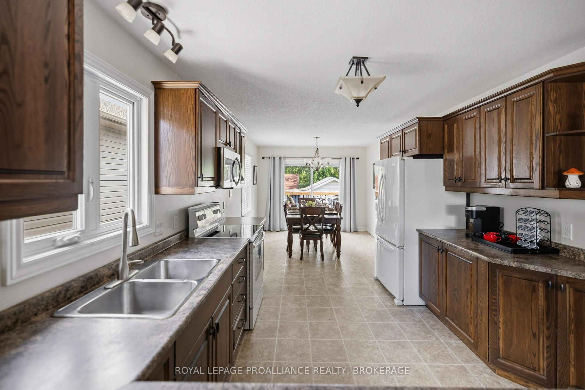 Photo 13 of 1094 Crossfield Avenue, Kingston, City Northwest — HOMEH