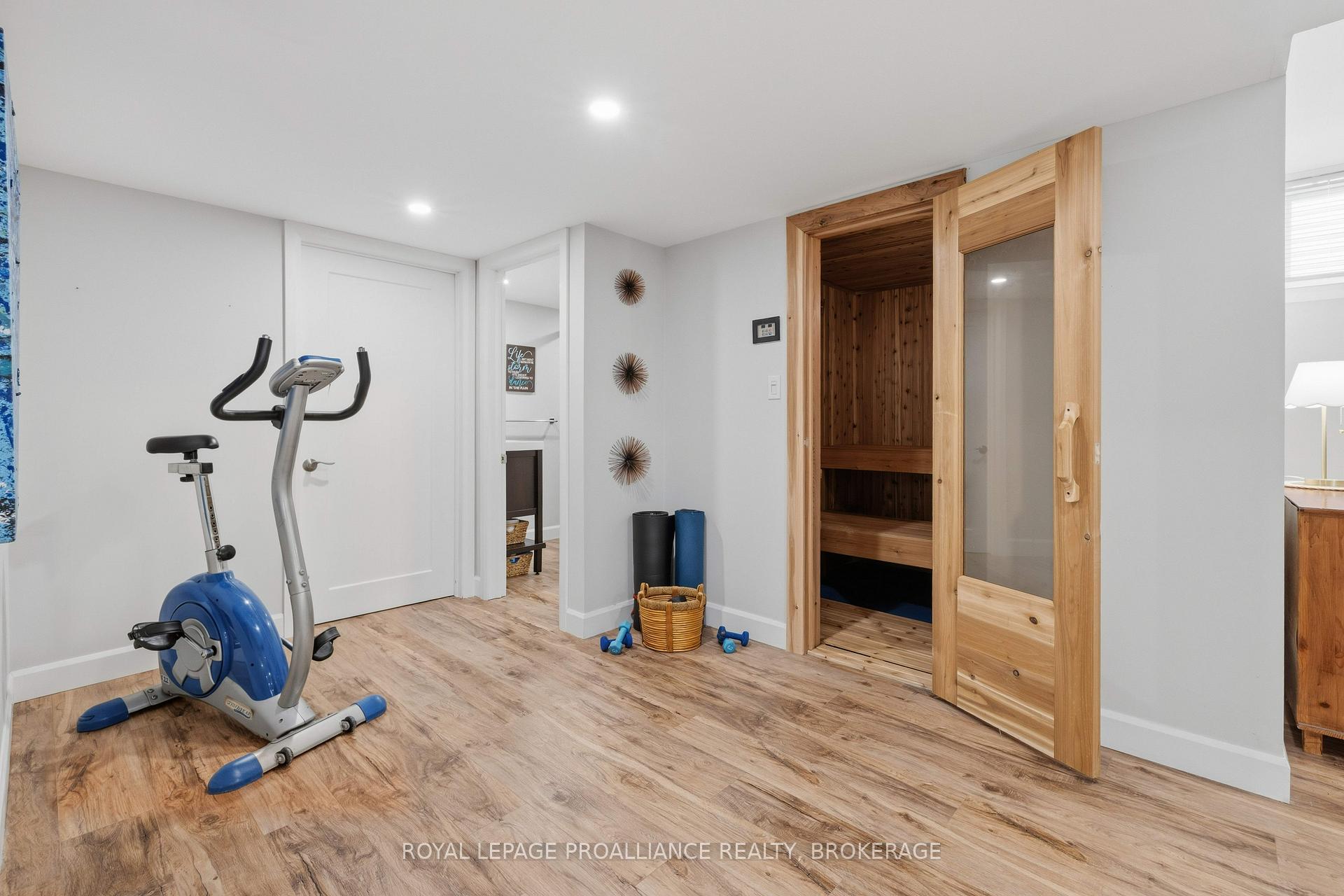 Photo 34 of 1094 Crossfield Avenue, Kingston, City Northwest — HOMEH