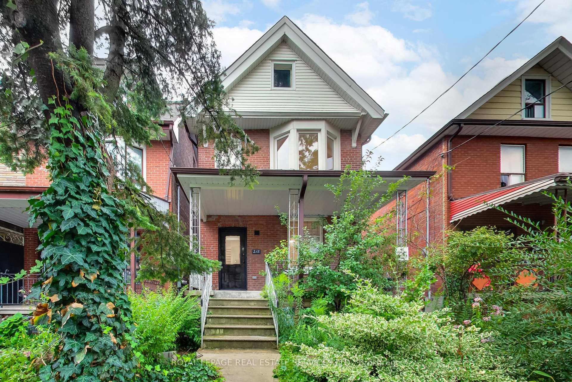 Photo 1 of Unit Upper, 218 Montrose Avenue, Toronto, Palmerston-Little Italy — HOMEH