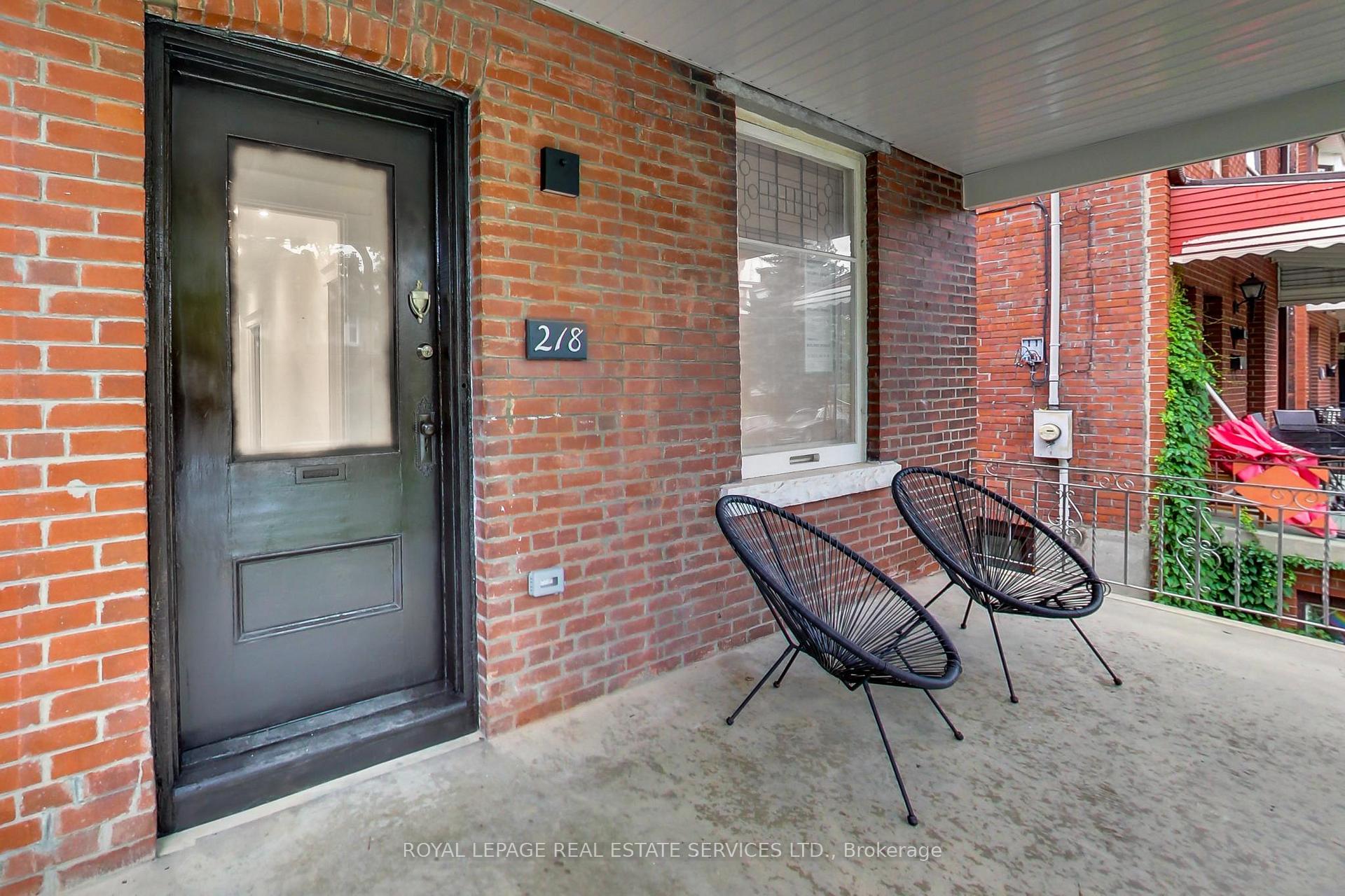 Photo 2 of Unit Upper, 218 Montrose Avenue, Toronto, Palmerston-Little Italy — HOMEH