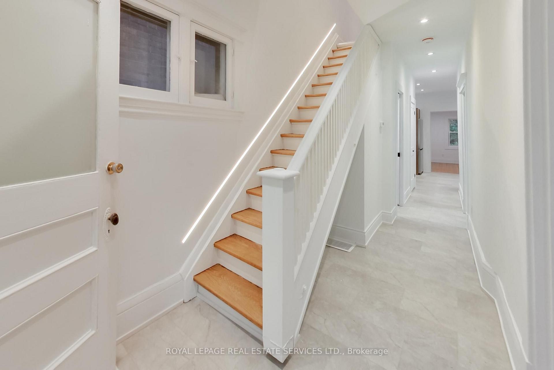 Photo 5 of Unit Upper, 218 Montrose Avenue, Toronto, Palmerston-Little Italy — HOMEH