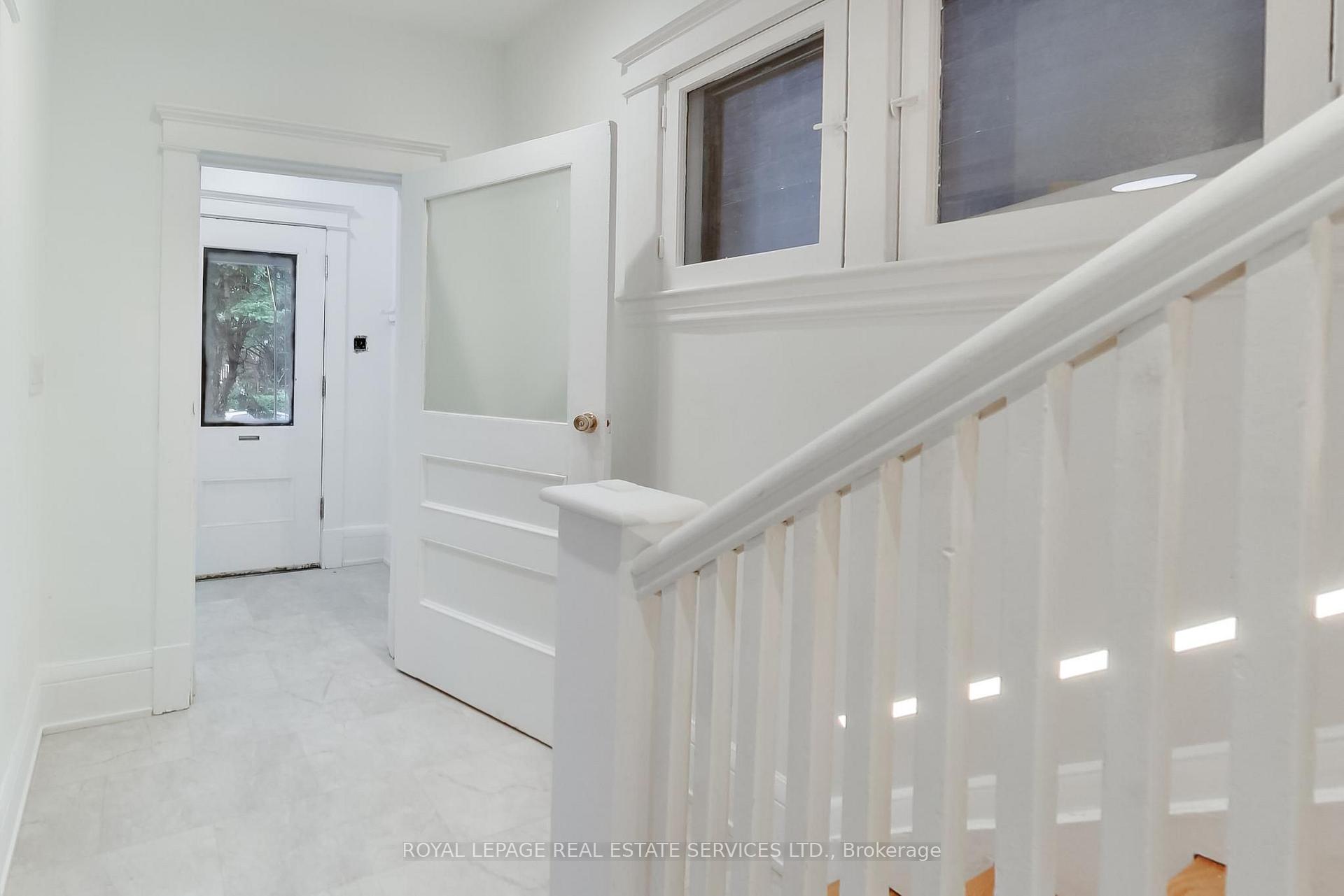 Photo 6 of Unit Upper, 218 Montrose Avenue, Toronto, Palmerston-Little Italy — HOMEH