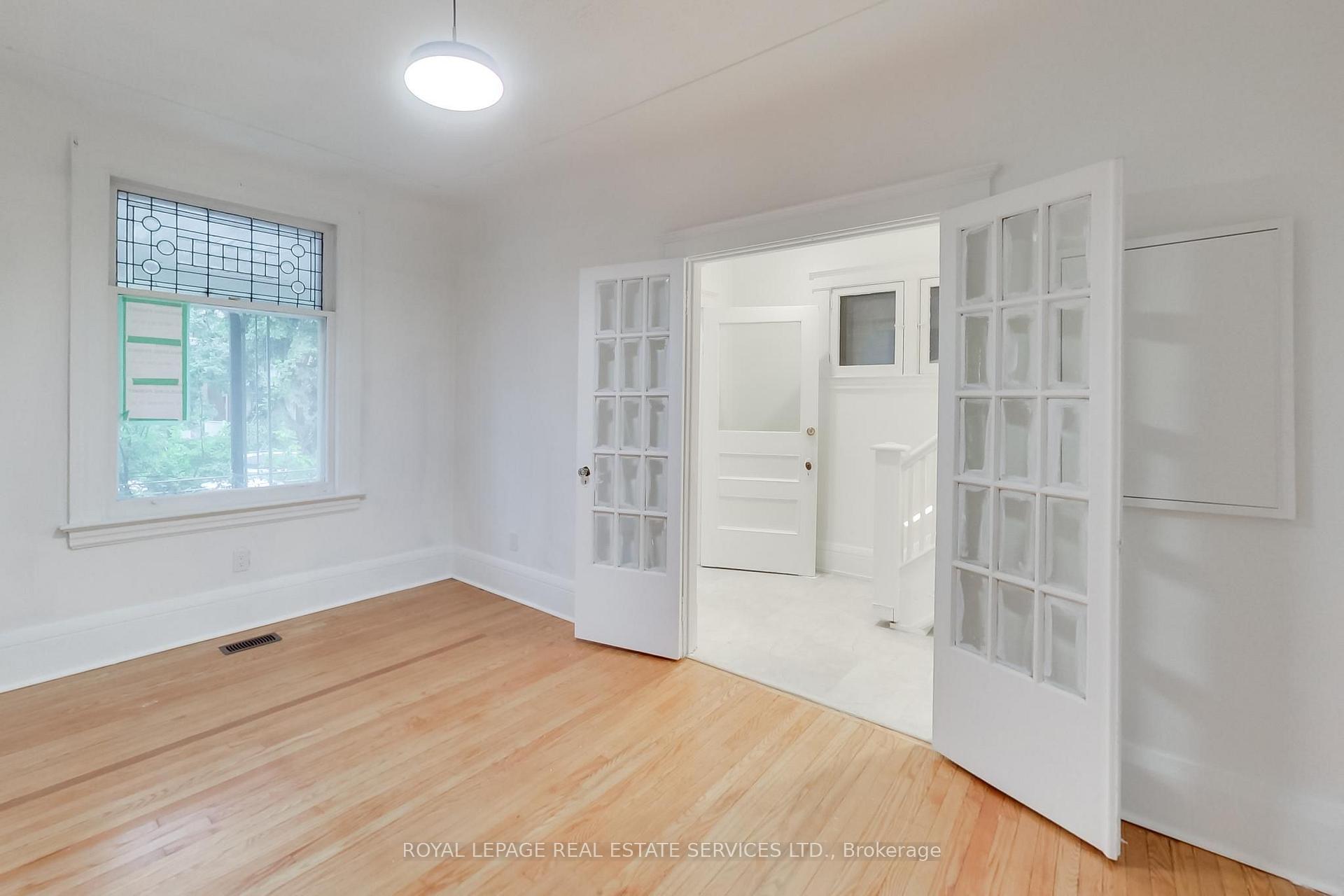 Photo 10 of Unit Upper, 218 Montrose Avenue, Toronto, Palmerston-Little Italy — HOMEH
