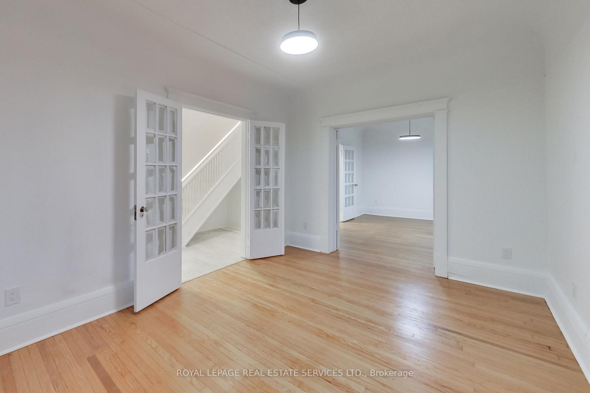 Photo 11 of Unit Upper, 218 Montrose Avenue, Toronto, Palmerston-Little Italy — HOMEH