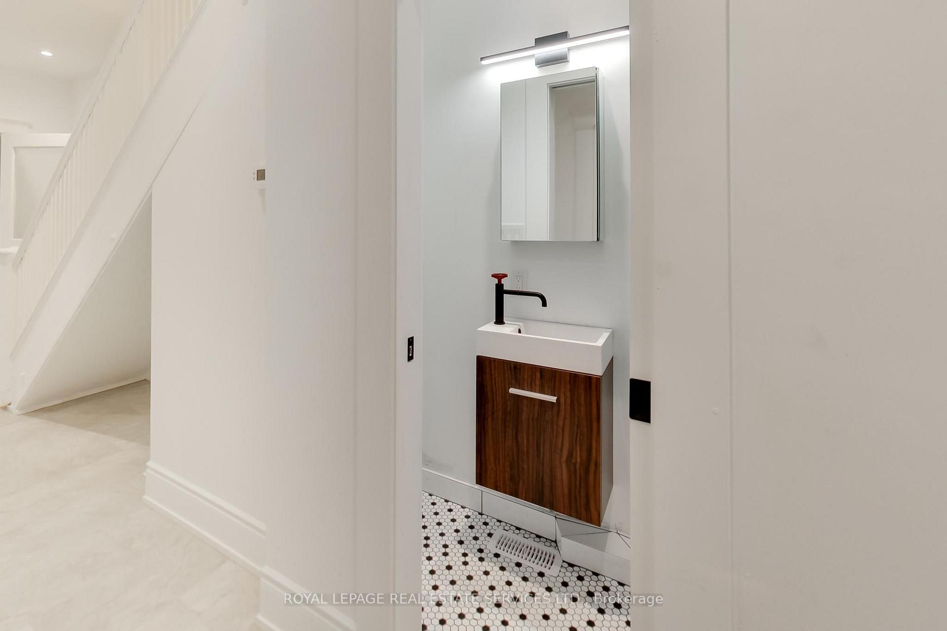 Photo 19 of Unit Upper, 218 Montrose Avenue, Toronto, Palmerston-Little Italy — HOMEH