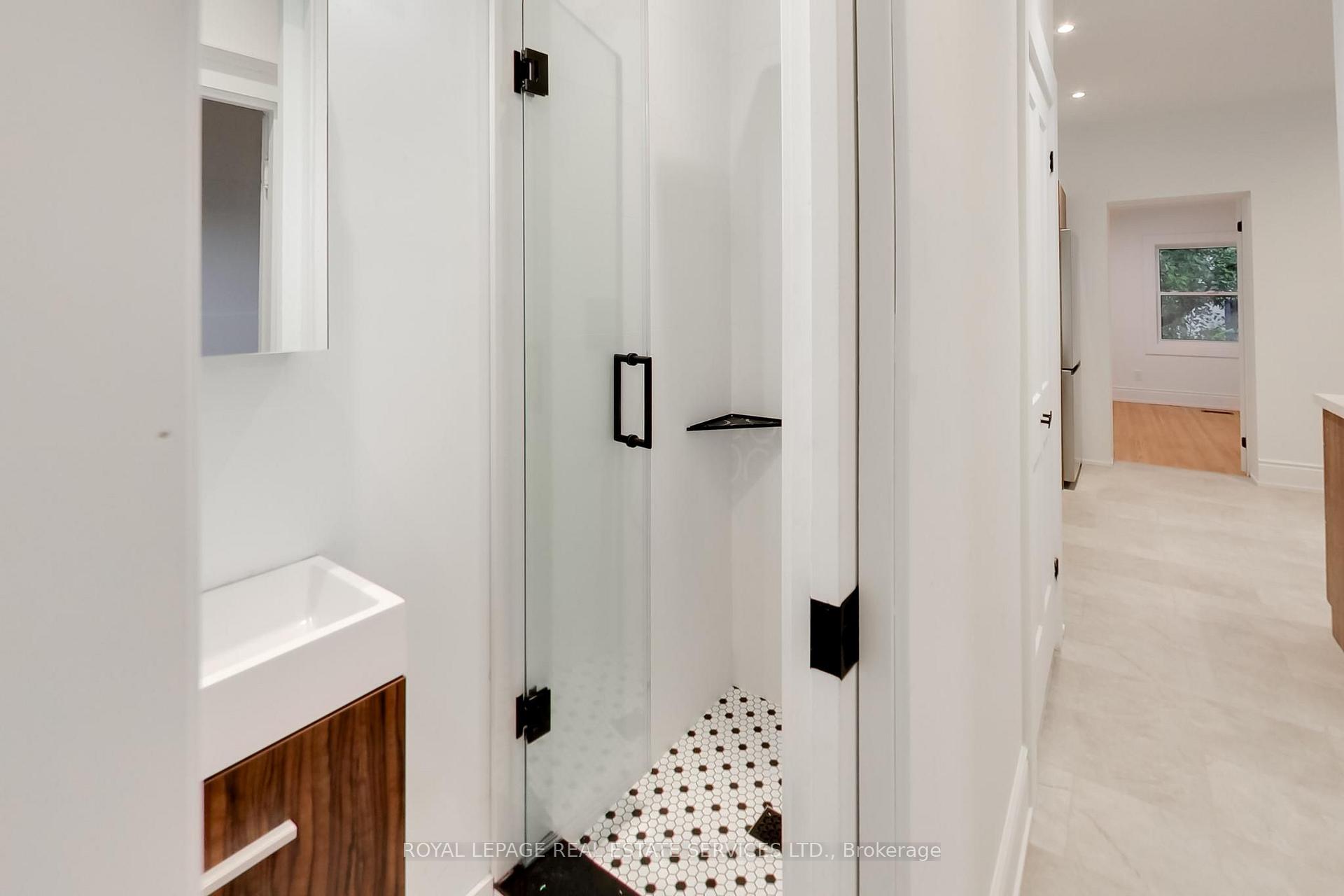 Photo 21 of Unit Upper, 218 Montrose Avenue, Toronto, Palmerston-Little Italy — HOMEH