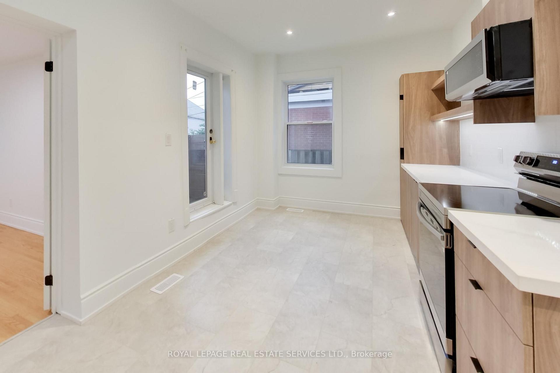 Photo 28 of Unit Upper, 218 Montrose Avenue, Toronto, Palmerston-Little Italy — HOMEH