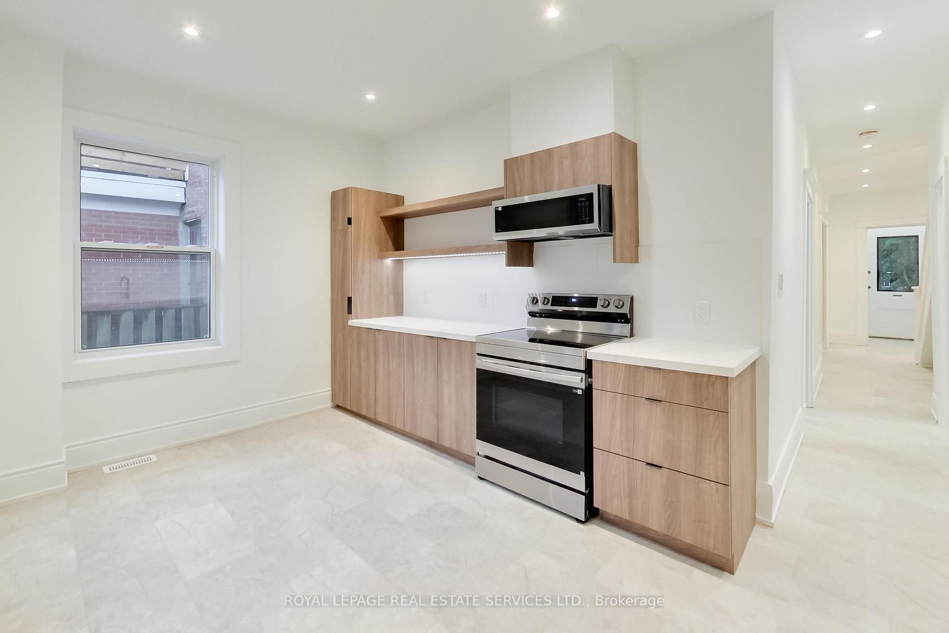 Photo 29 of Unit Upper, 218 Montrose Avenue, Toronto, Palmerston-Little Italy — HOMEH