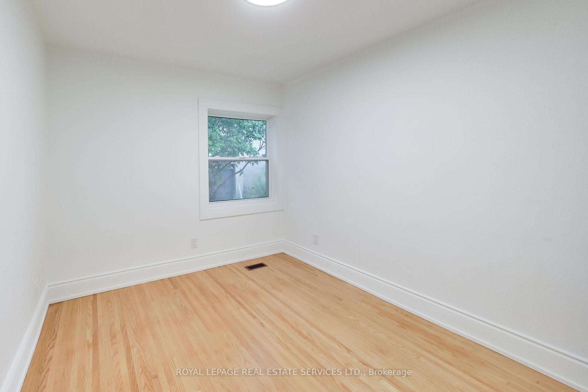 Photo 31 of Unit Upper, 218 Montrose Avenue, Toronto, Palmerston-Little Italy — HOMEH