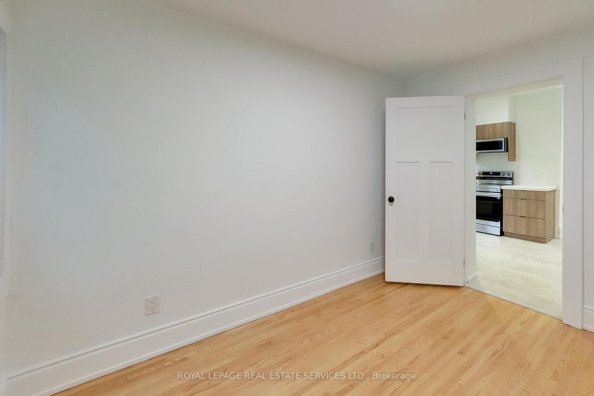 Photo 34 of Unit Upper, 218 Montrose Avenue, Toronto, Palmerston-Little Italy — HOMEH