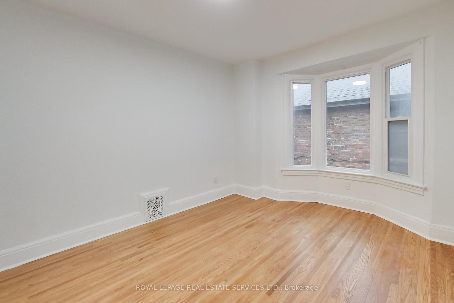 Photo 53 of Unit Upper, 218 Montrose Avenue, Toronto, Palmerston-Little Italy — HOMEH