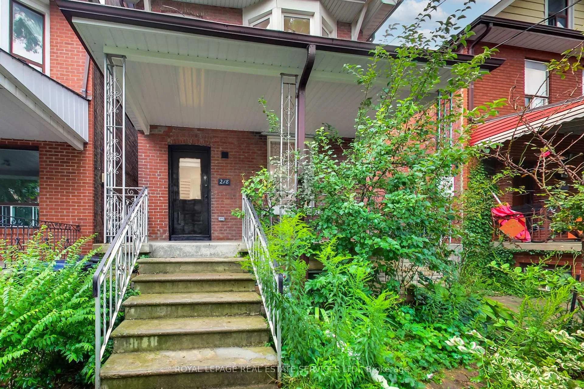 Photo 4 of Unit Upper, 218 Montrose Avenue, Toronto, Palmerston-Little Italy — HOMEH