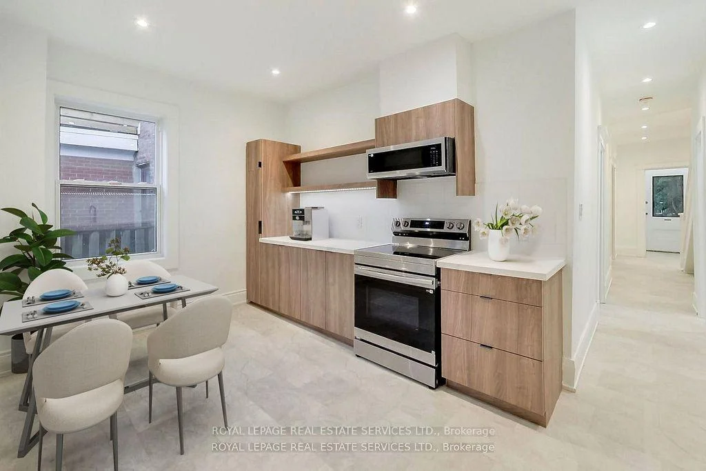 Photo 24 of Unit Upper, 218 Montrose Avenue, Toronto, Palmerston-Little Italy — HOMEH