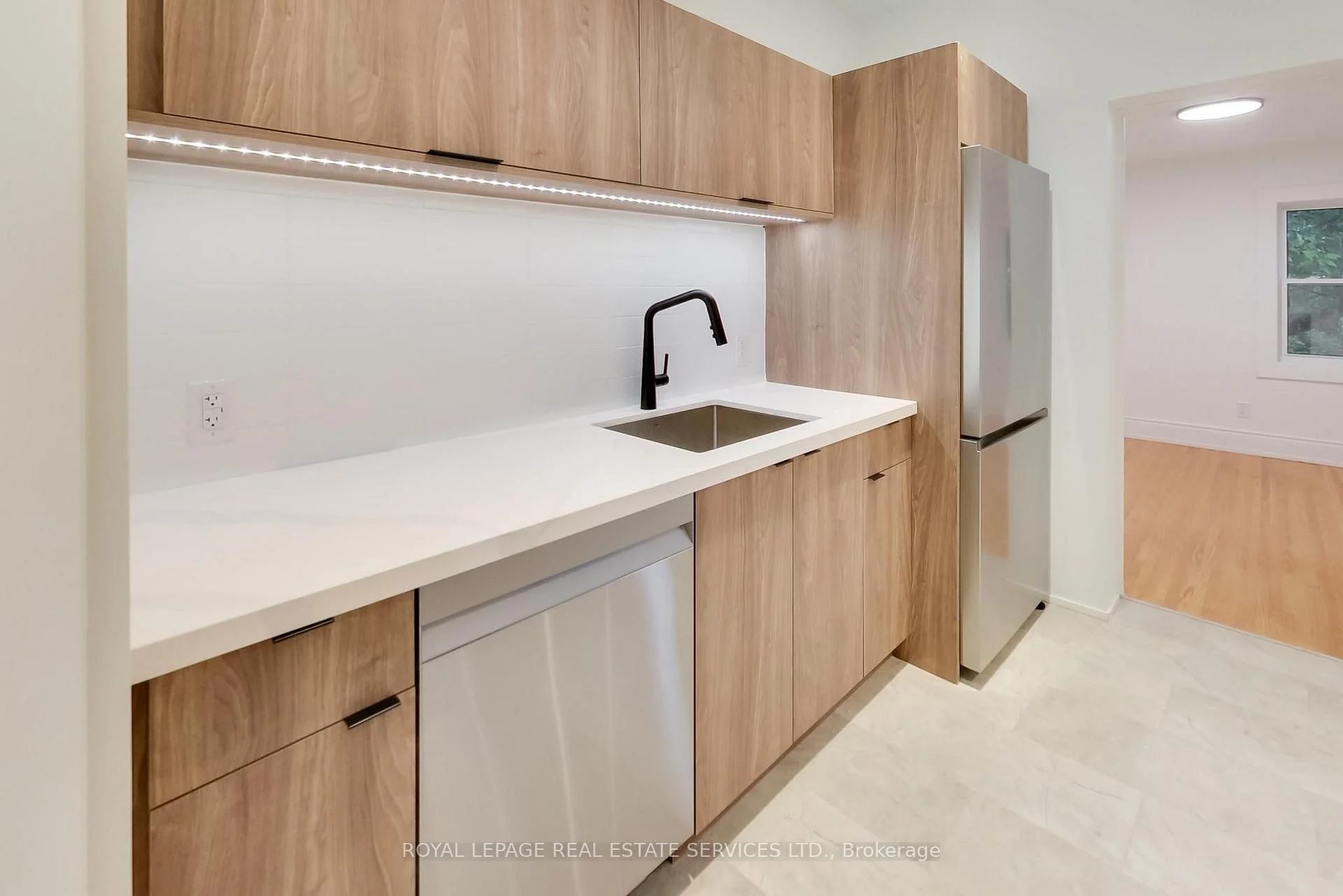 Photo 25 of Unit Upper, 218 Montrose Avenue, Toronto, Palmerston-Little Italy — HOMEH